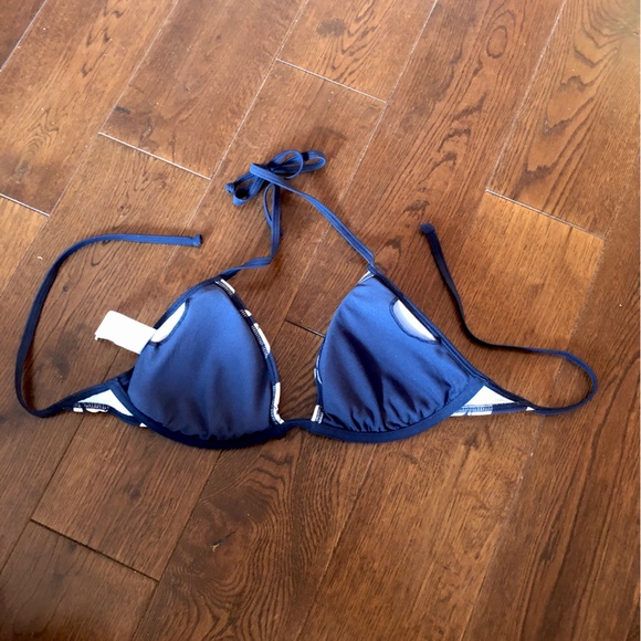 Hollister floral triangle bikini top - Picture 2 of 3